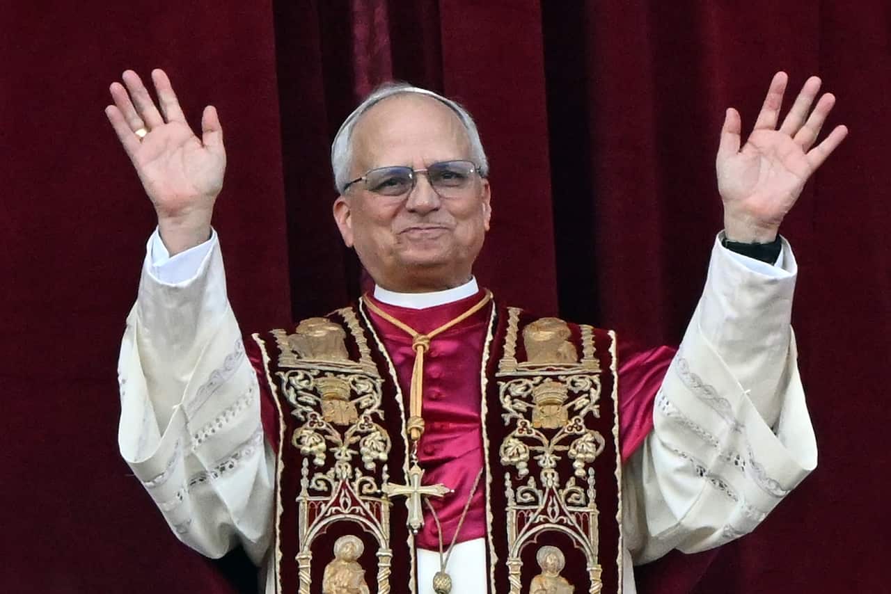 ITALY - NEWLY ELECTED POPE LEO XIV , ROBERT PREVOST APPEARS AT THE CENTRAL LOGGIA BALCONY OF THE ST PETER'S BASILICA FOR THE FIRST TIME , AFTER THE CARDINALS ENDED THE CONCLAVE IN THE VATICAN - 2025/5/8