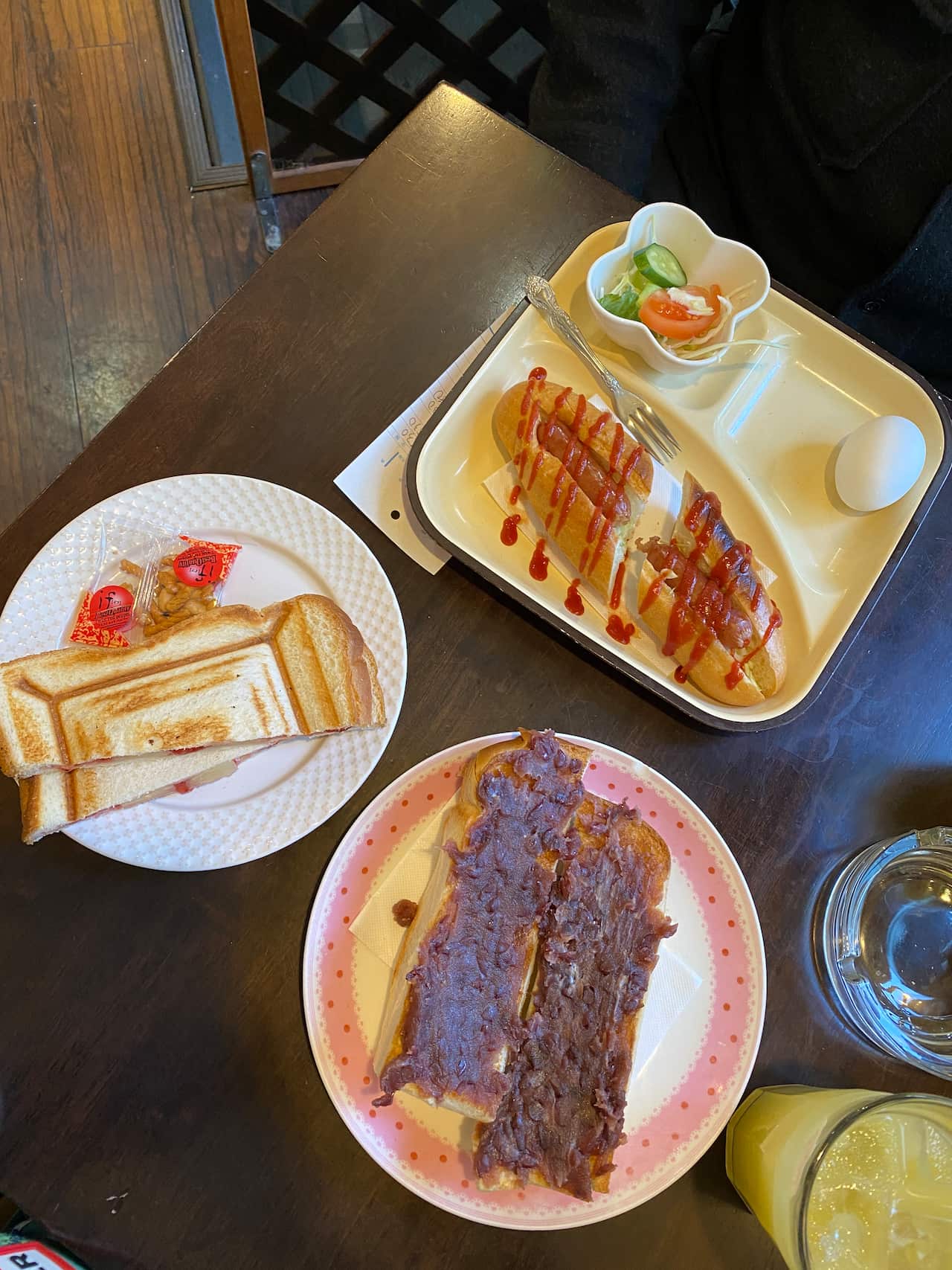Anko toast on white plates.