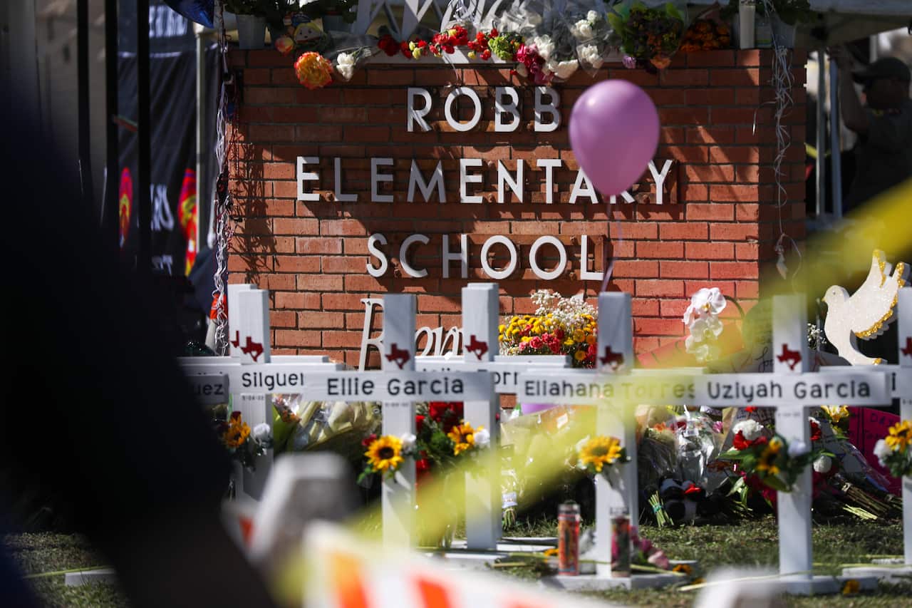 Memorial for Texas school shooting victims