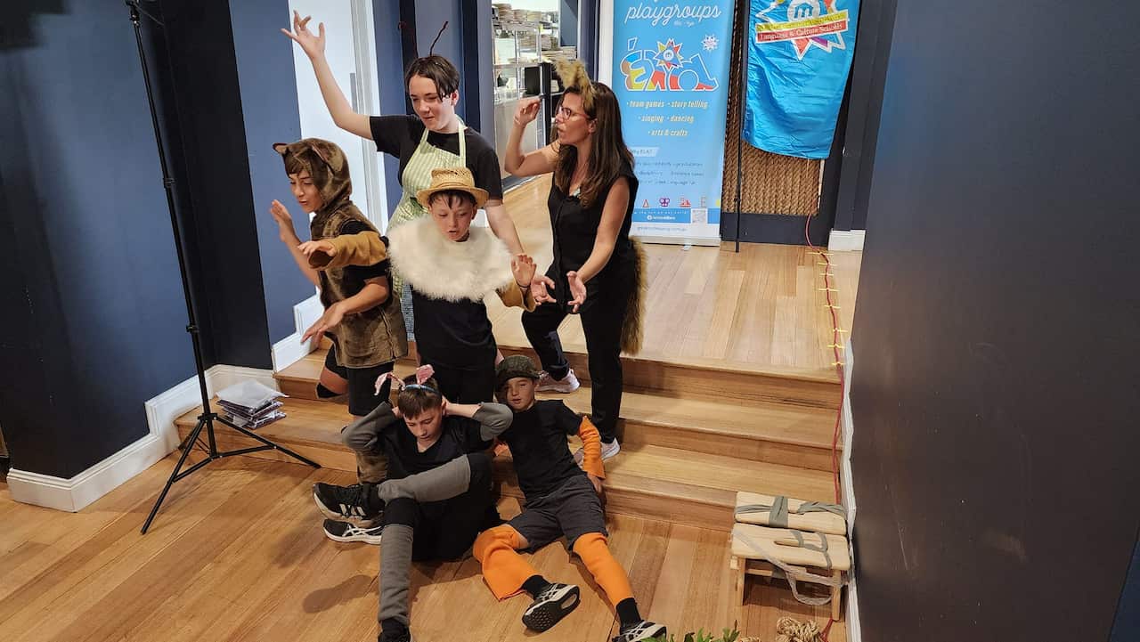 Greek Community of Melbourne's school students perform for the Greeks of Echuca