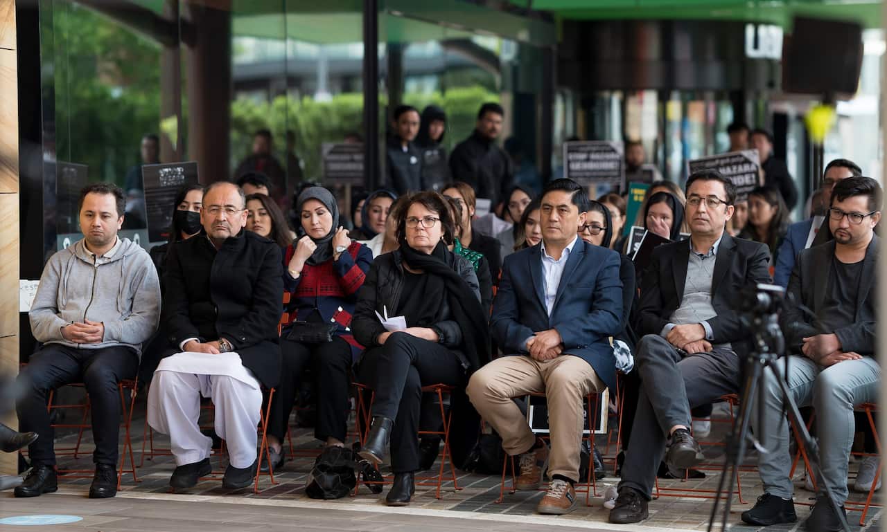 Dandenong vigil attendents (Mehdi_Rez).jpg
