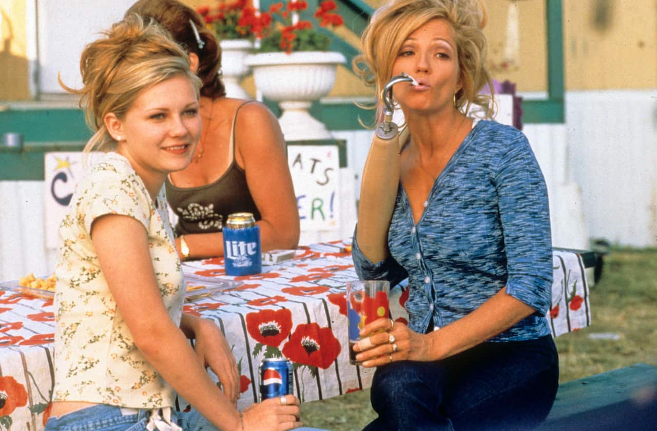Kirsten Dunst as Amber Atkins and Ellen Barkin as Annette Atkins in 'Drop Dead Gorgeous'.