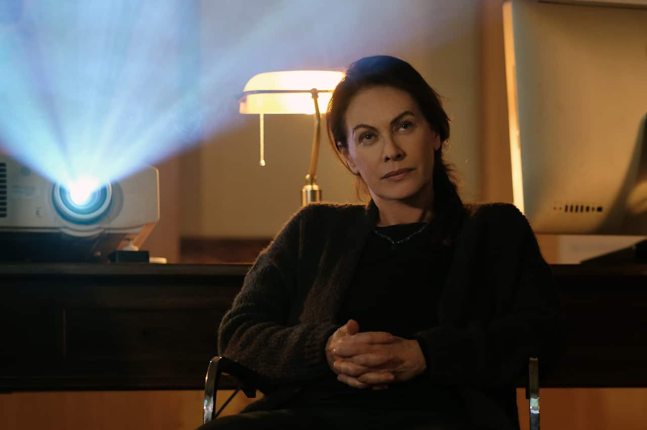 Elena Sofia Ricci in "Flowers over the inferno"