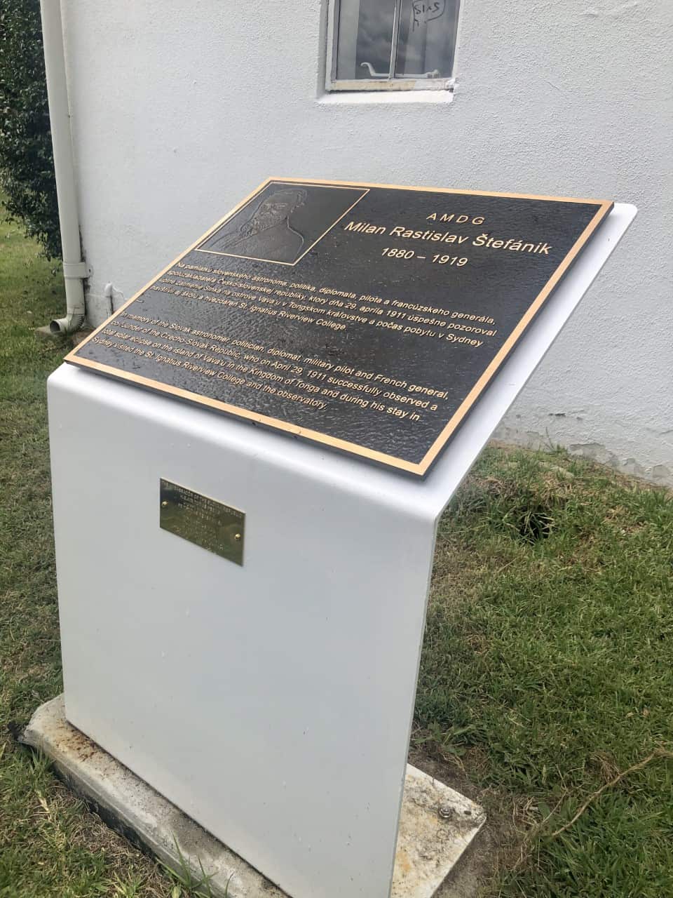Pamätná tabuľa pripomínajúca pobyt M R Štefánika v hvezdárni v Sydney v roku 1911.jpg
