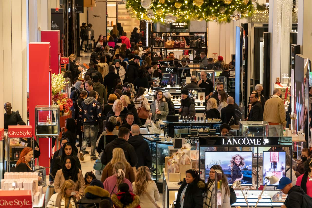 NY: They’re b-a-a-a-a-ck, shoppers celebrate Black Friday in New York