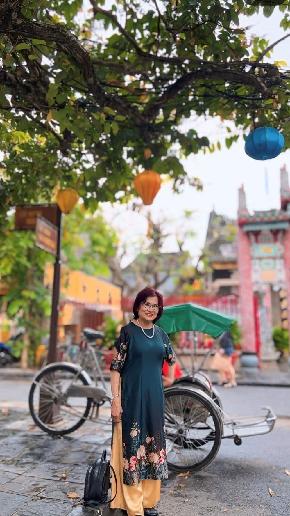 anh with a cyclo.jpg