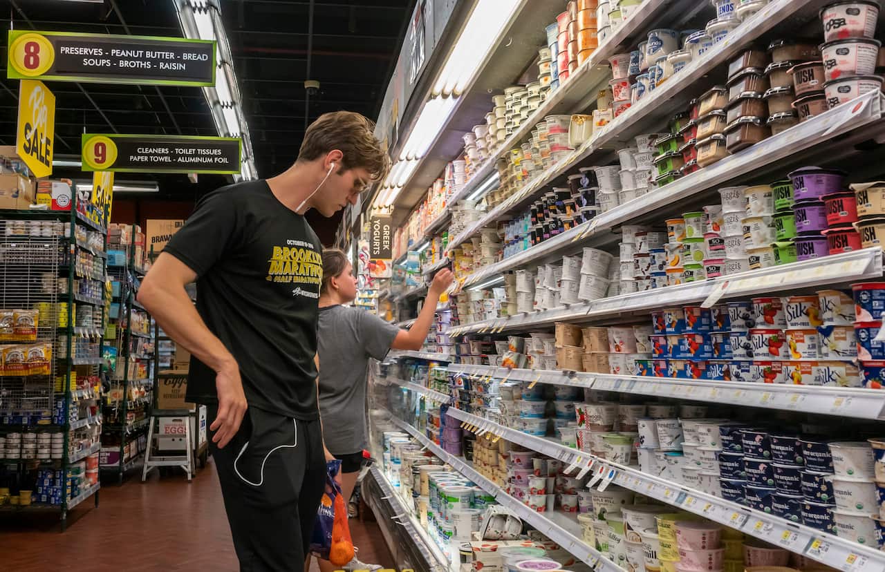 加息和通漲是令市民消費意欲減低的主因。