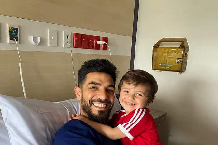 Boxer Bilal Dib with his son.png