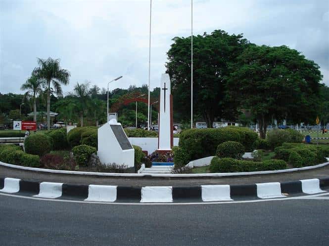 Balikpapan - wide view roundabout.jpg