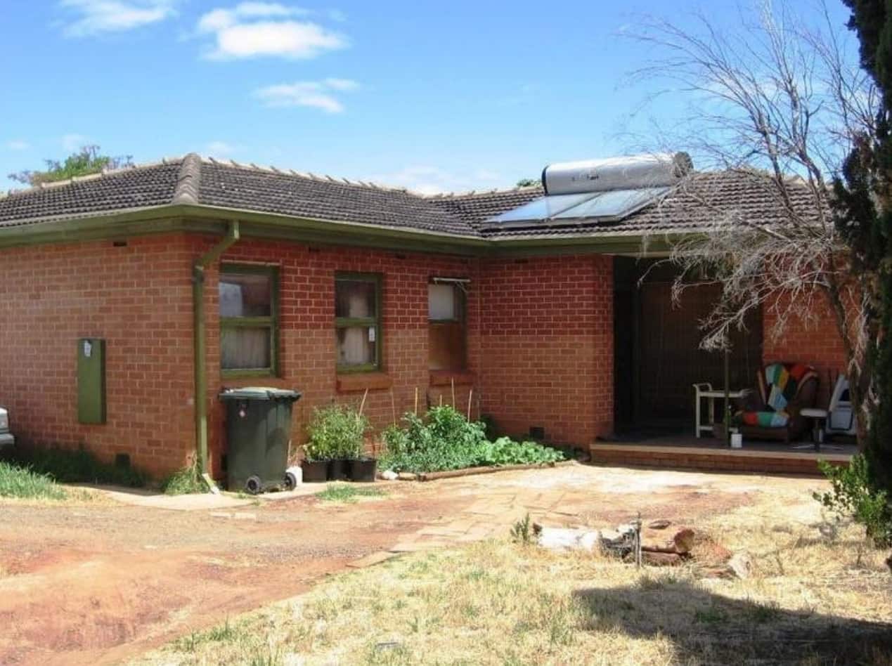 A front lawn and house. 