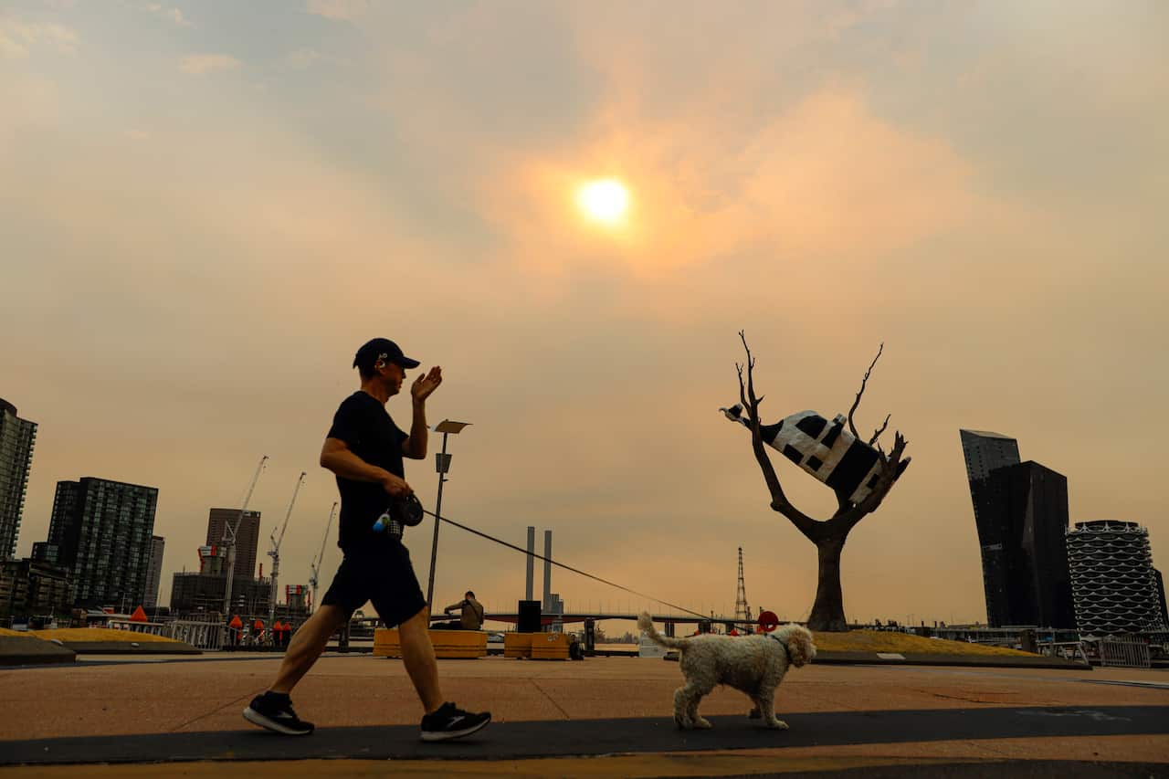 Bushfire smoke in Melbourne, Australia - 09 Jan 2026