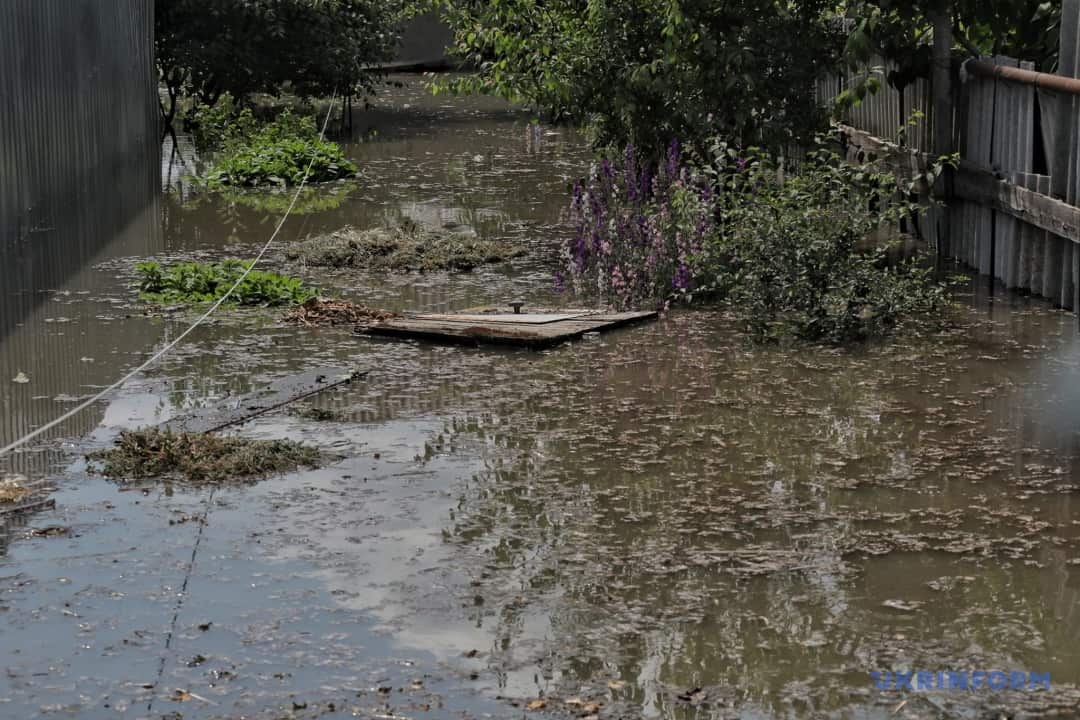 According to Roman Mrochko, Head of the Kherson City Military Administration, the water level rose by 2.5 meters in Korabelny district..jpg