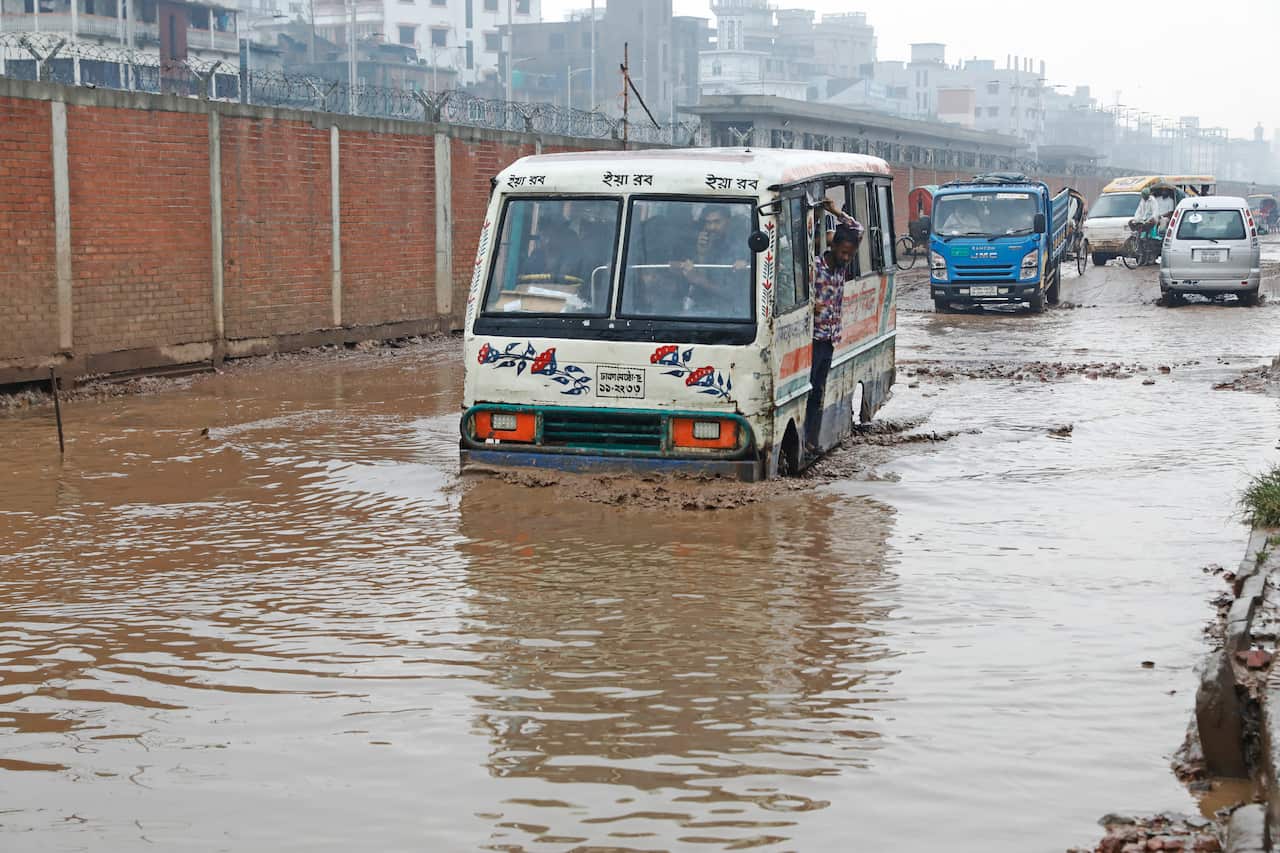 Heavy Rain Lashes Dhaka - Bangladesh