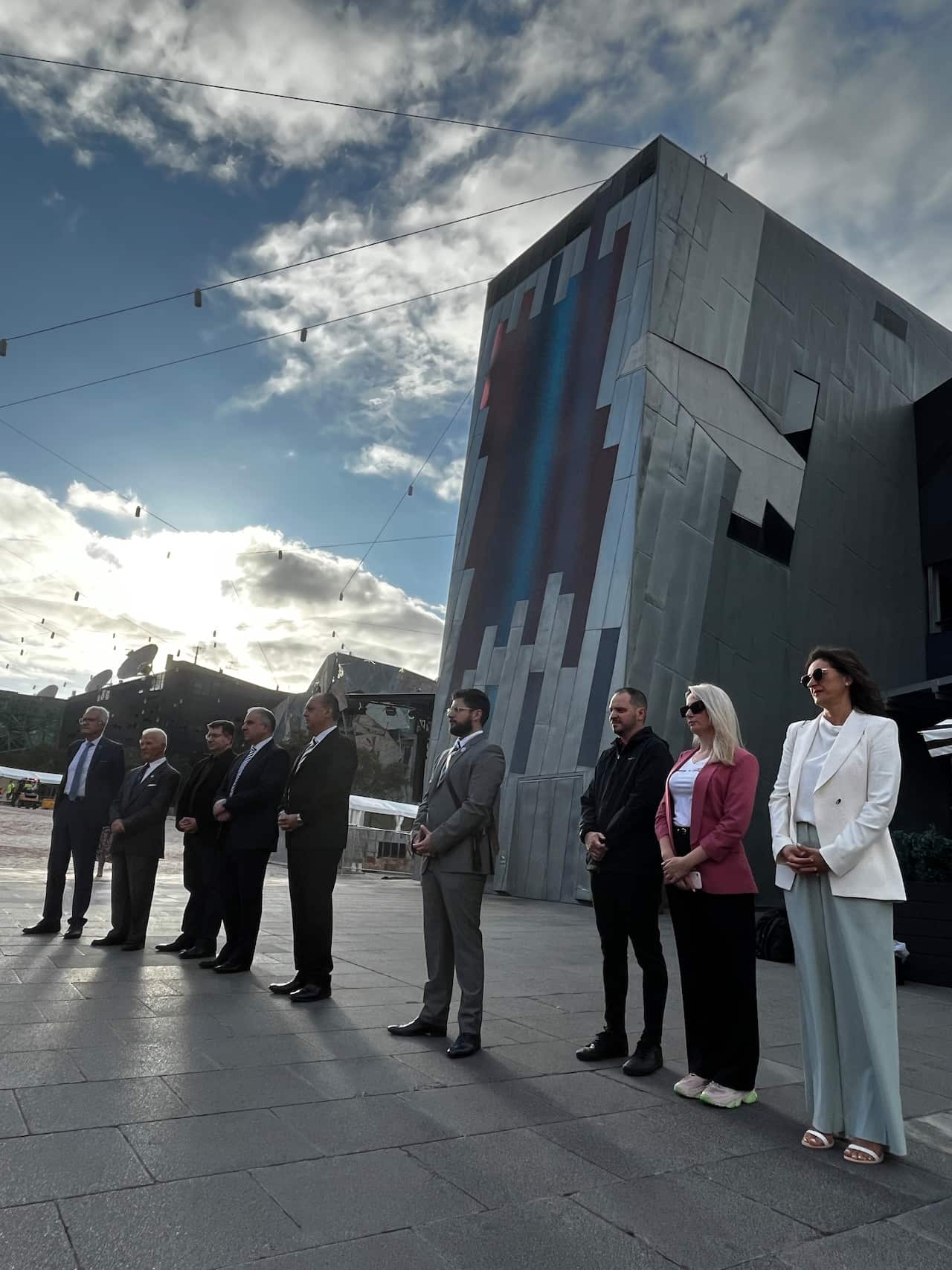 Στις σημερινές εκδηλώσεις παραβρέθηκαν πολλές μαθήτριες και μαθητές με εκπαιδευτικούς από τα μεγαλύτερα Ελληνικά Σχολεία και Κολλέγια της Παροικίας 