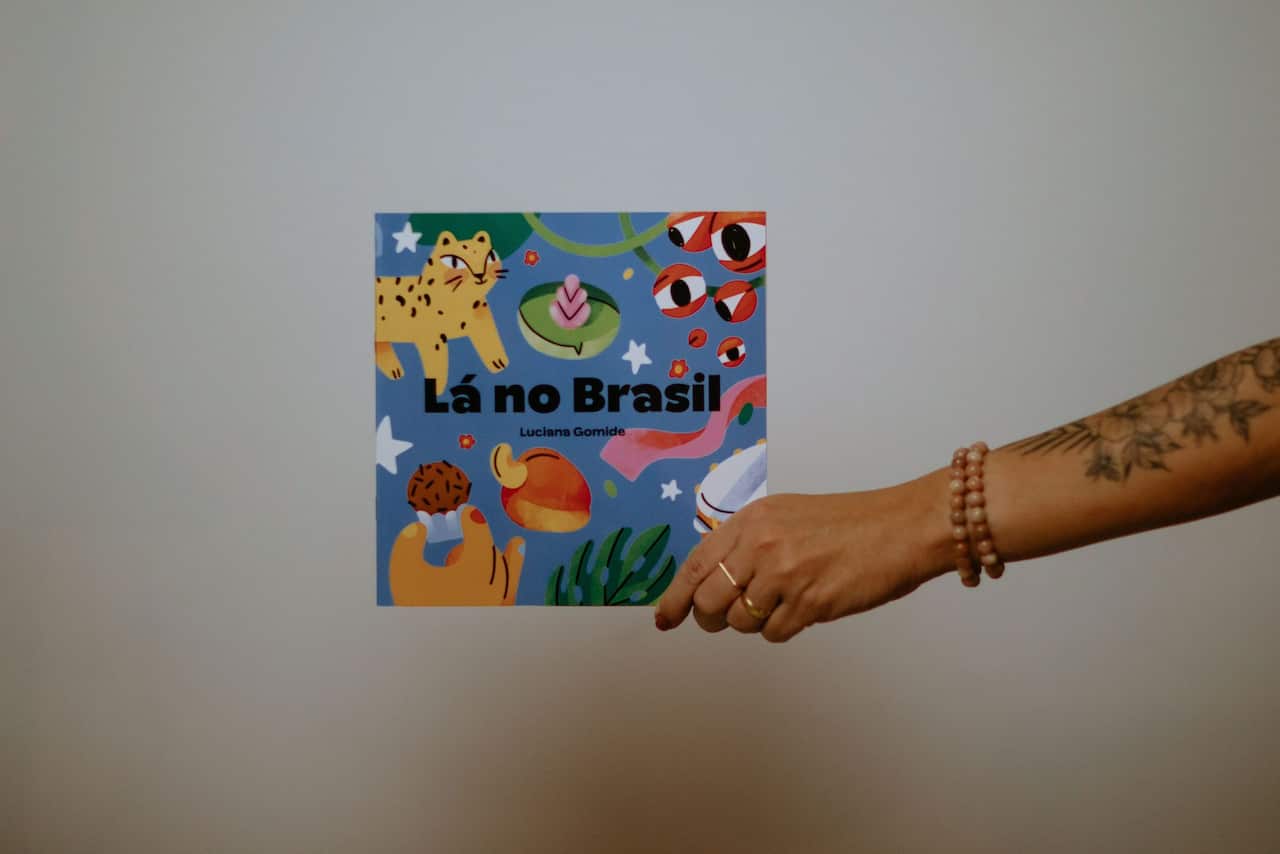 Livro Lá no Brasil