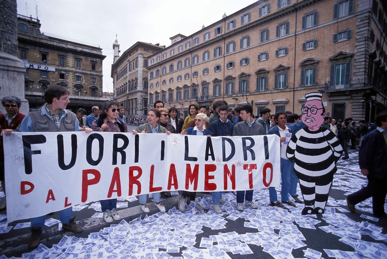ROME:MANIFESTATIONS CONTRE BETTINO CRAXI