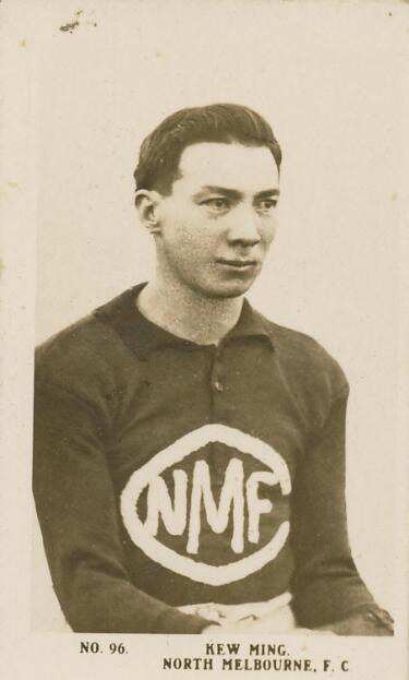 7. Les Kew Ming Cigarette card 1922 North Melbourne.jpg