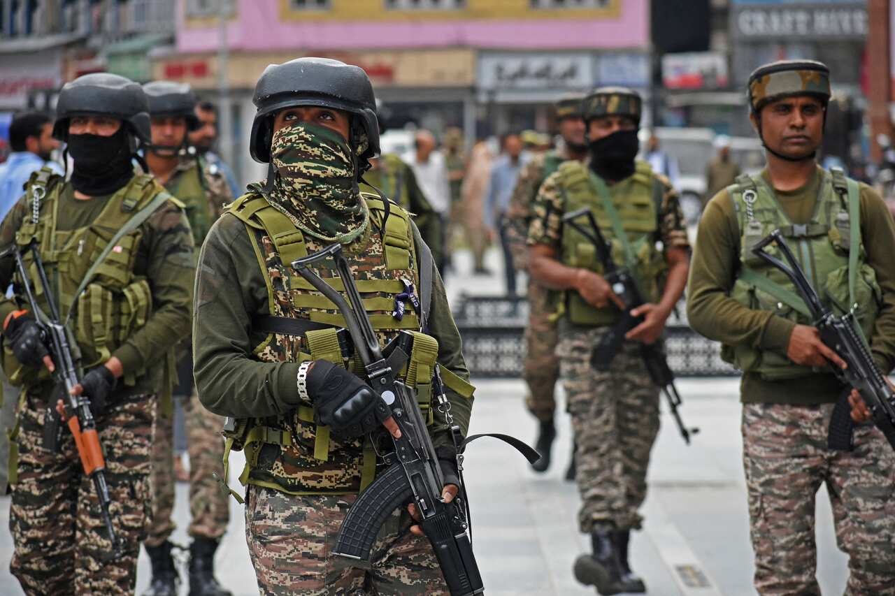 Indian paramilitary soldiers keeping vigil at the commercial hub in city center Lal Chowk in Srinagar, Kashmir