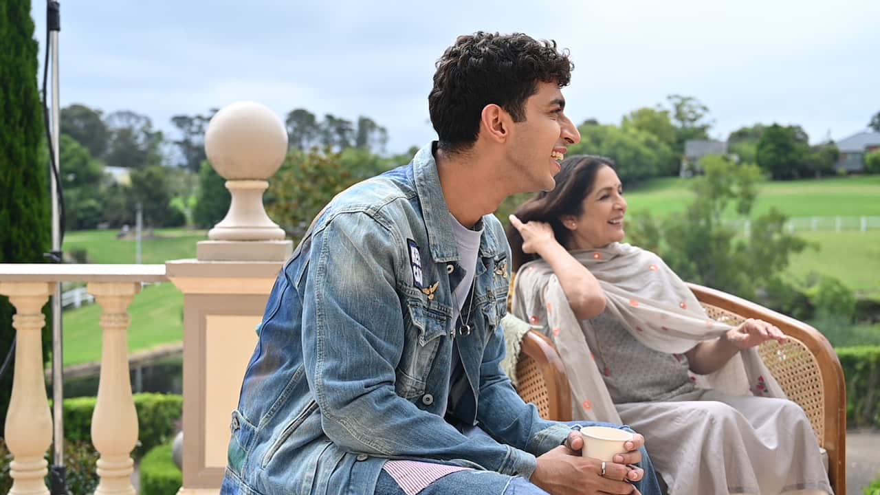 A still from the film 'Hindi Vindi'