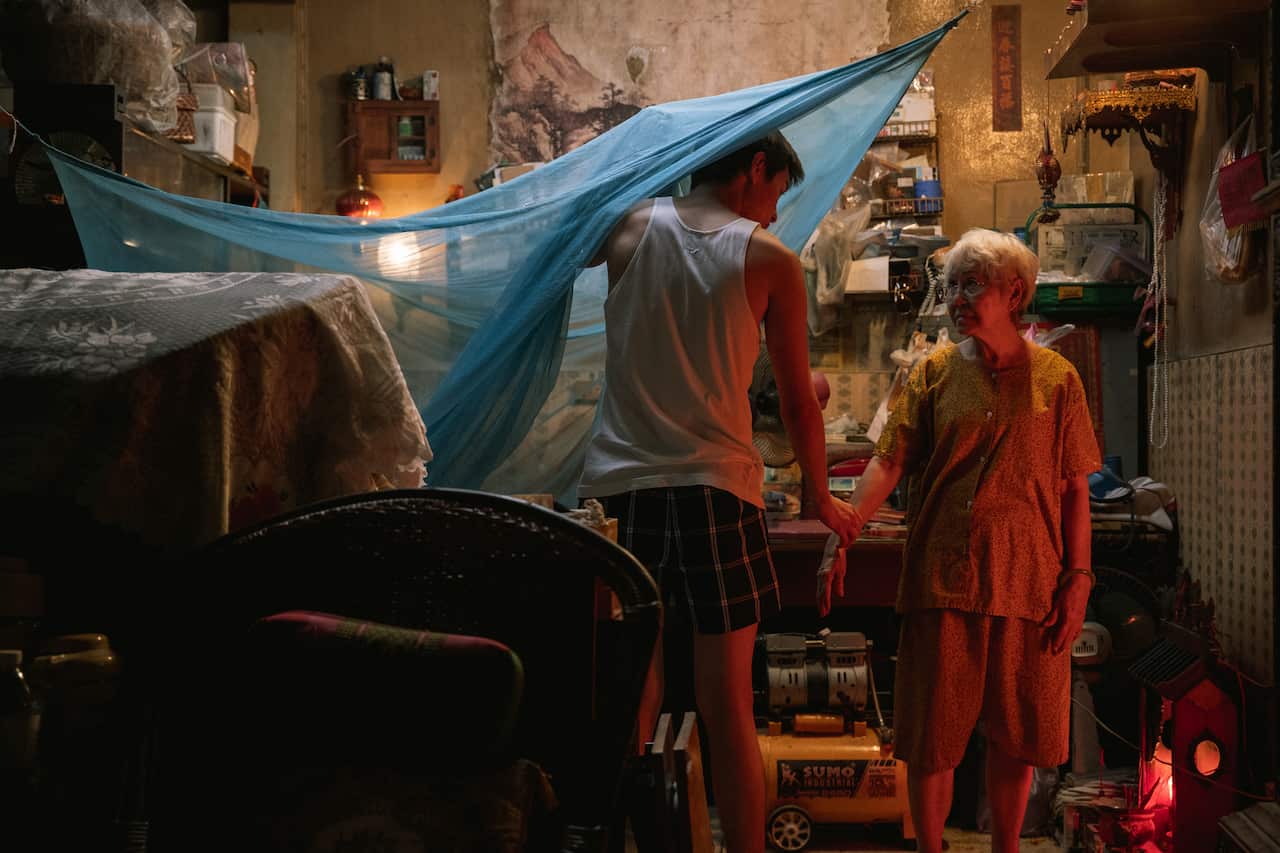 Through its portrayal of a grandparent-grandchild relationship, How to Make Millions Before Grandma Dies invites viewers to reflect on family, time and priorities in life.