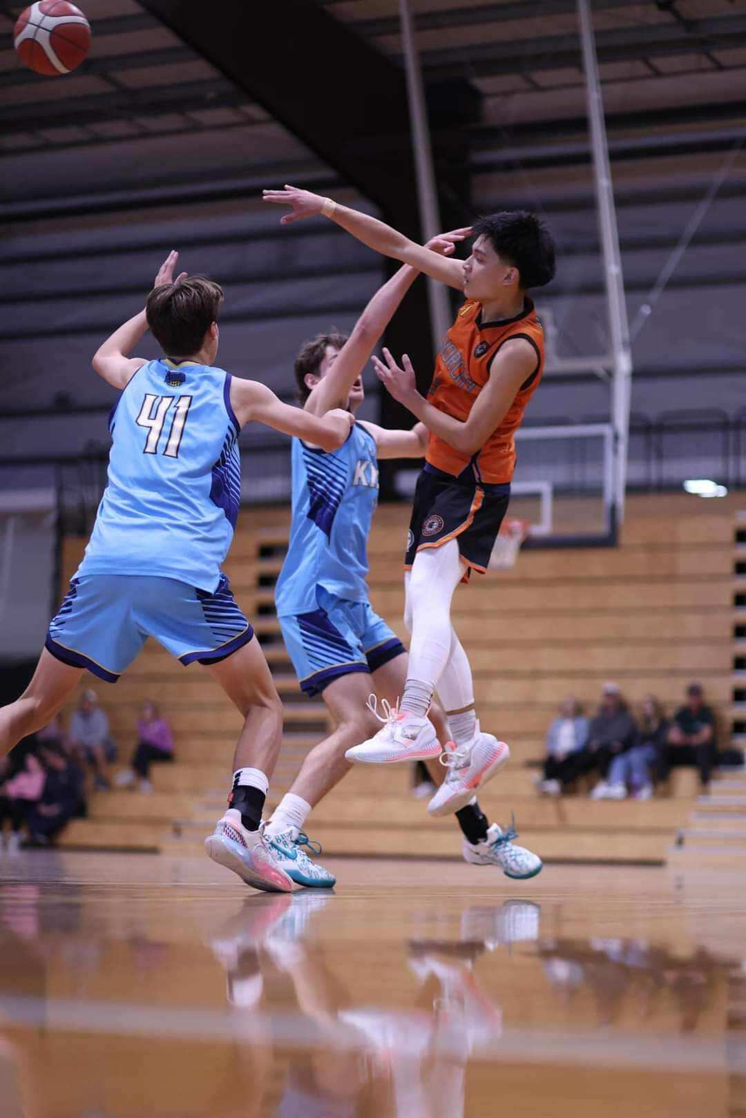 Zhandro Nunez in action 2.jpeg