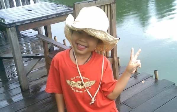 ธีรภัทร สุรวรรธนกุล หรือน้องบูม ในวัยเด็ก