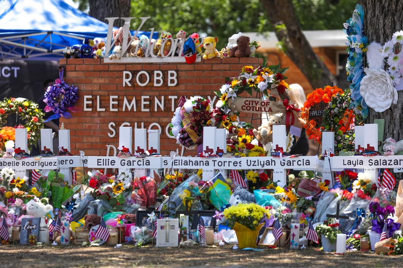 Memorial for Texas school shooting victims