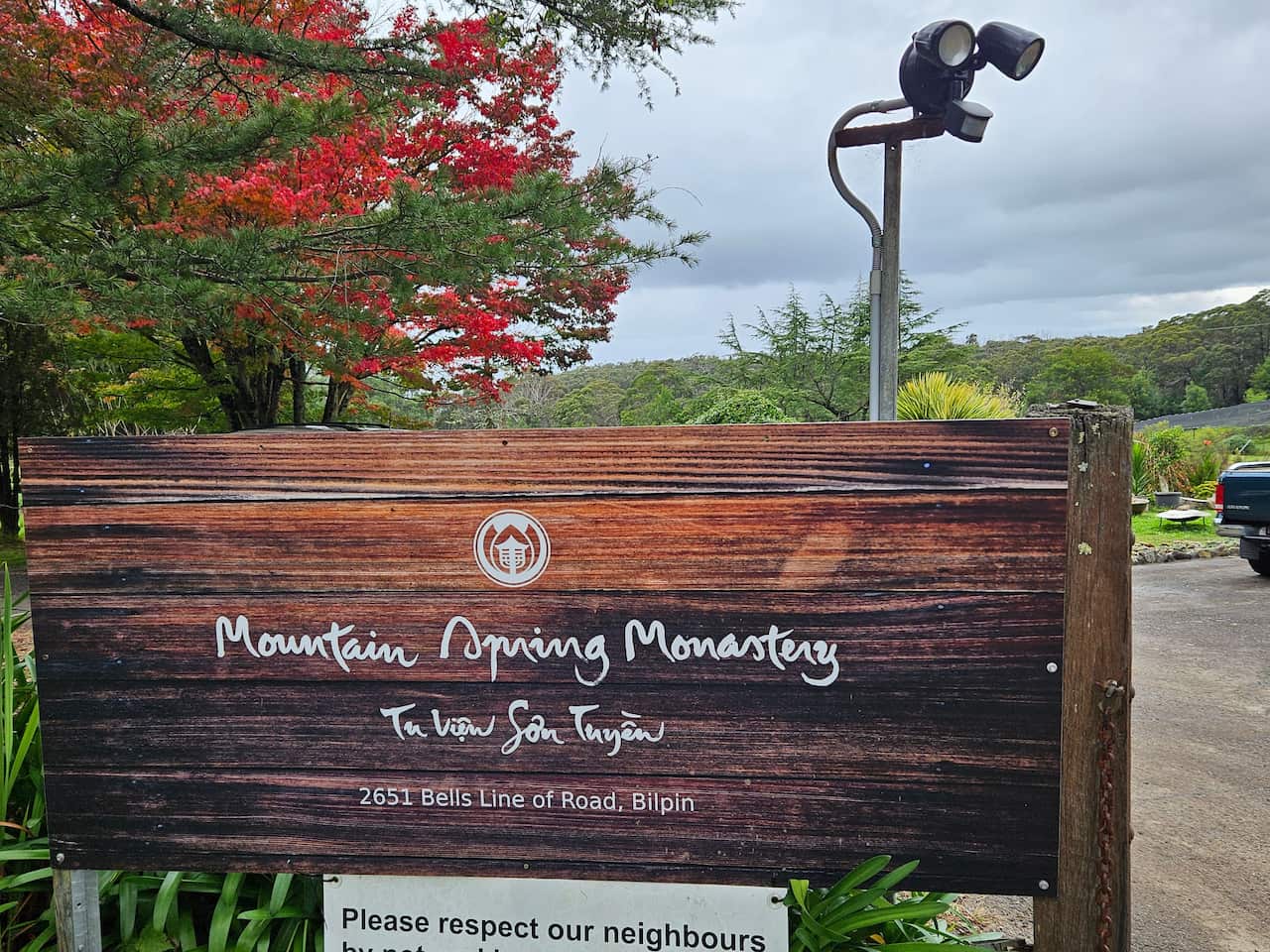 Cổng vào Tu viện Sơn Tuyền (SBS)