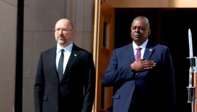 At a meeting with U.S. Secretary of Defense Lloyd Austin, Ukrainian Prime Minister Denys Shmyhal thanked America for its leadership in defence support.jpg