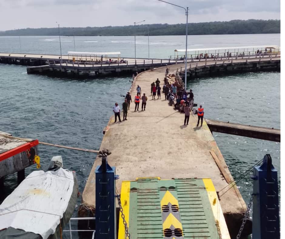 Pelabuhan kapal feri di Kahyapu, Enggano.