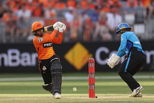 Alana King batting in cricket 