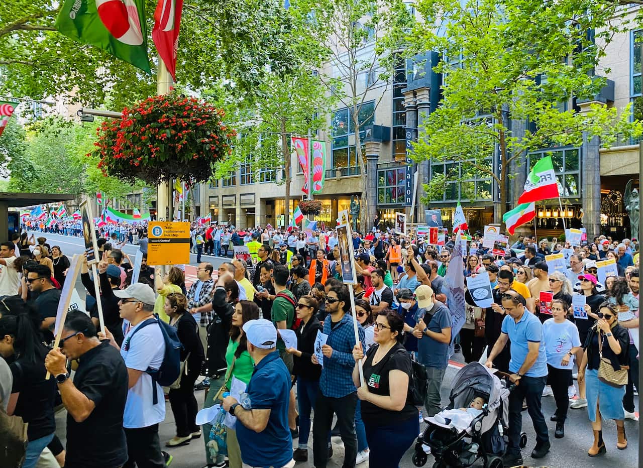 Huge rally in Sydney on International Human Rights Day to condemn Human Rights violations in Iran