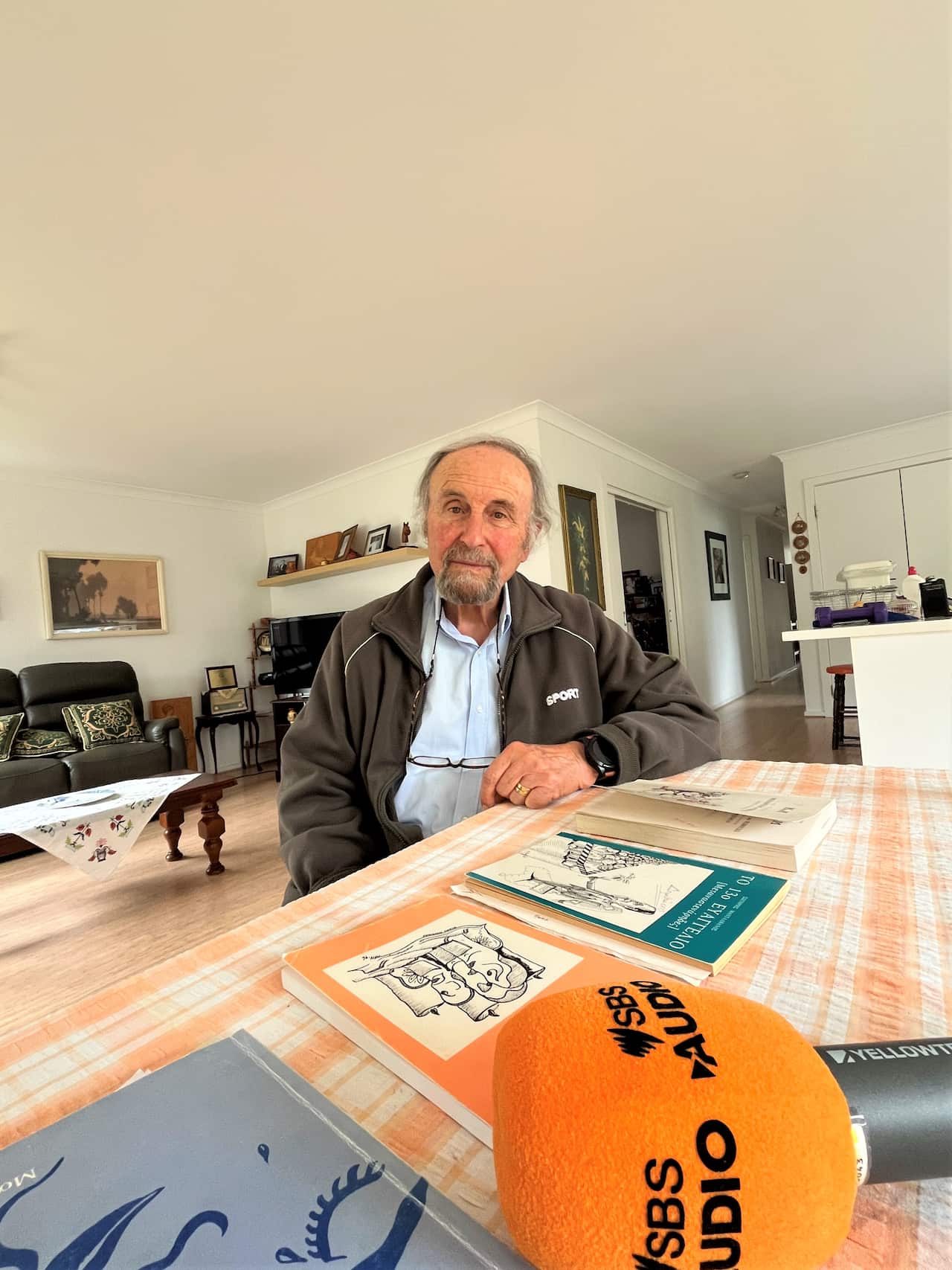 Στην κατοικία του Σωτήρη Μανταλβάνου / SBS Greek / Panos Apostolou