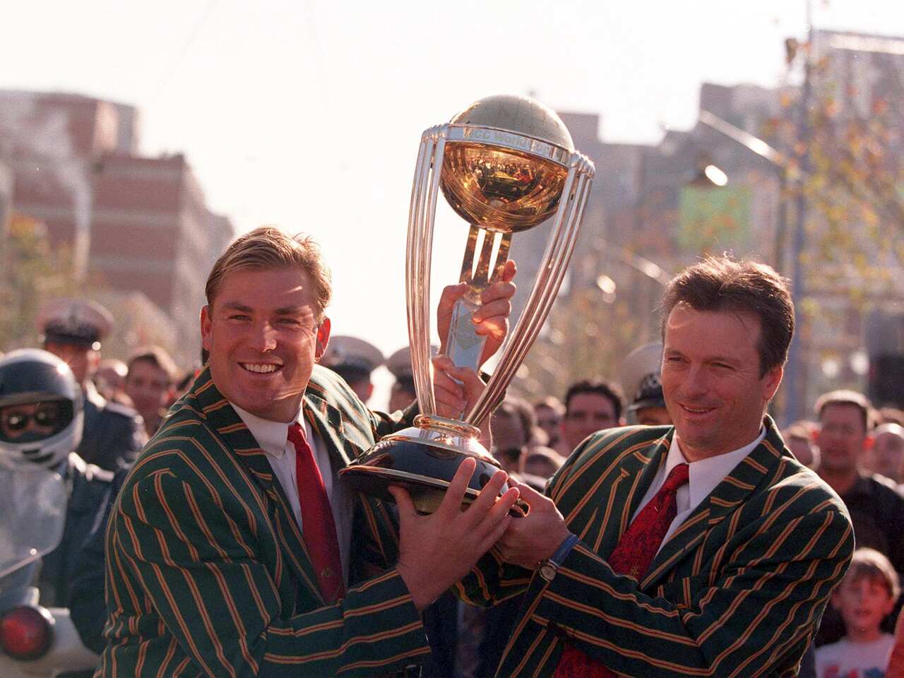 Shane Warne and Steve Waugh hold the World Cup Trophy.