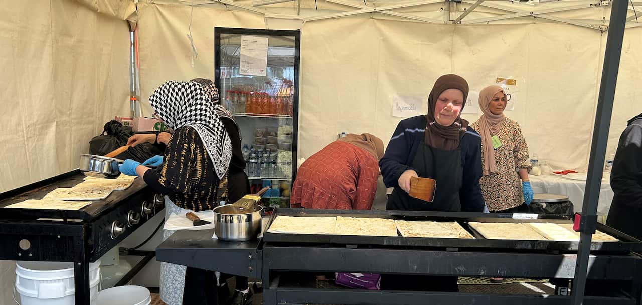 Festival alanına kurulan çadırlarda gözlemeler yapıldı .jpg