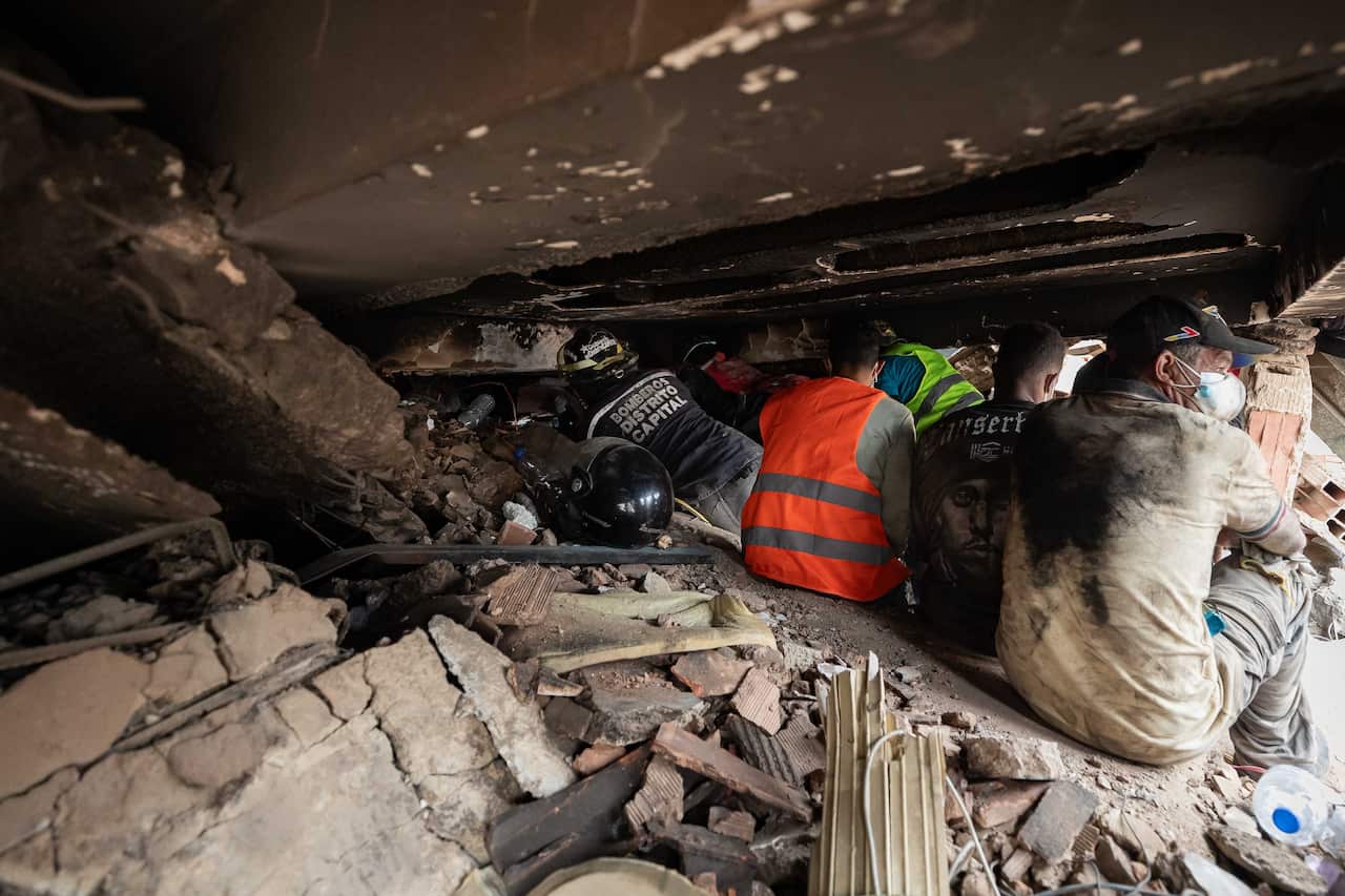 Search for missing persons in La Guaira after two earthquakes struck Venezuela