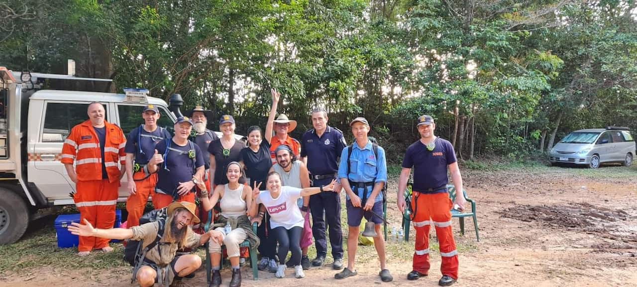 Equipo de rescate con Juliana.