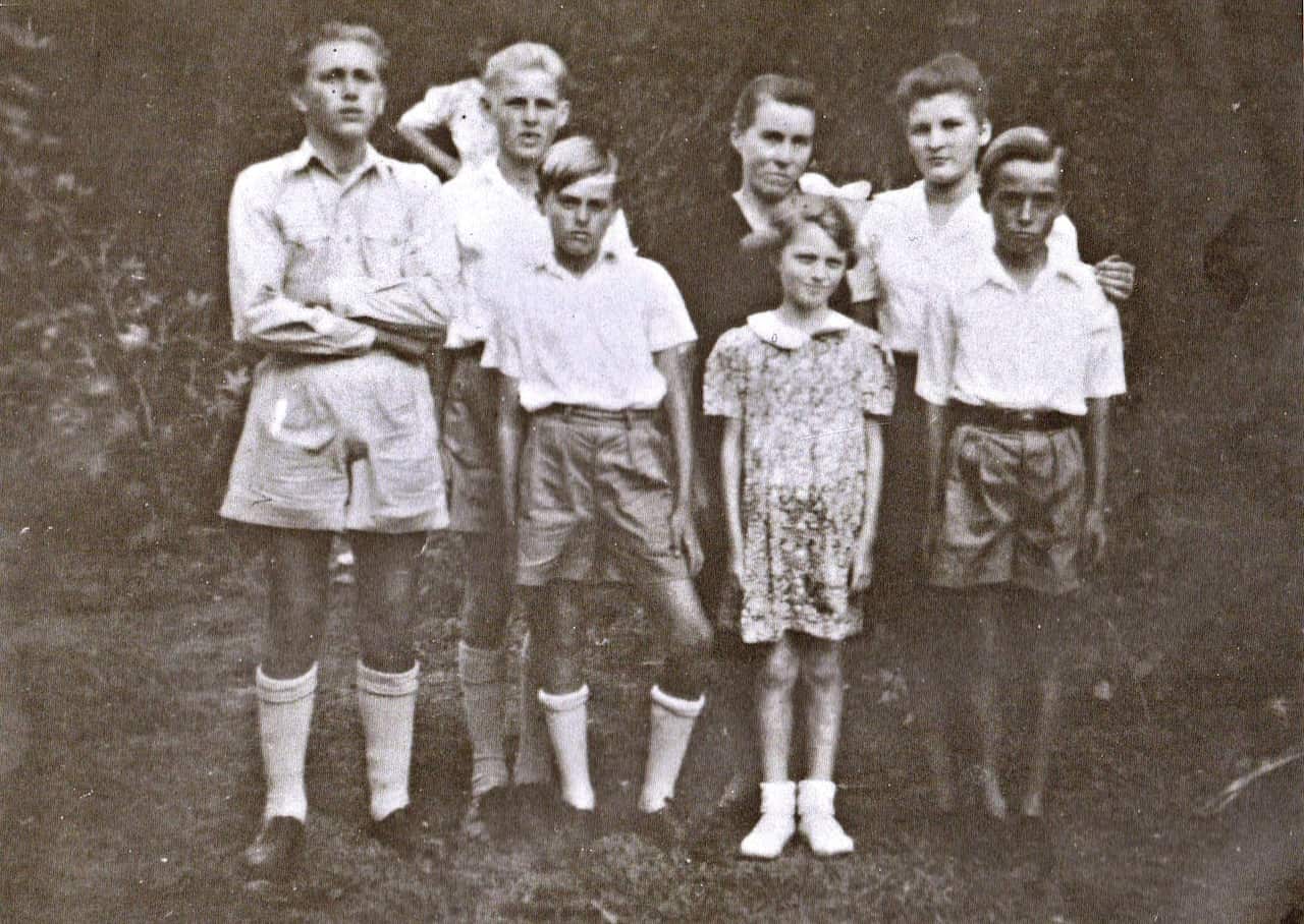 Jadwiga with 6 of her children at Camp Balachadi. Karol front left. (1).jpg