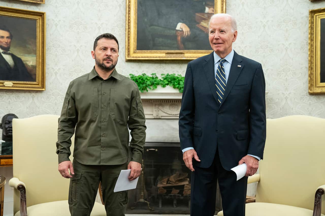 Ukrainian President Volodymyr Zelenskyy standing next to US President Joe Biden in the White House.