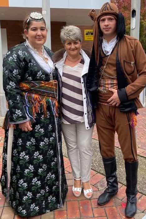 Litsa and members of Pontiaki Estia resized.jpg