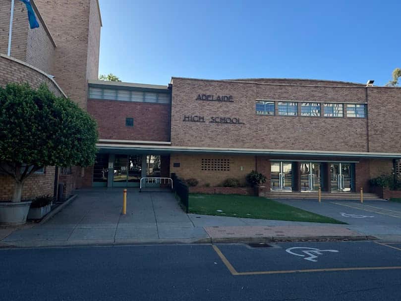 陈小姐入读的阿德雷德高中学校.jpg