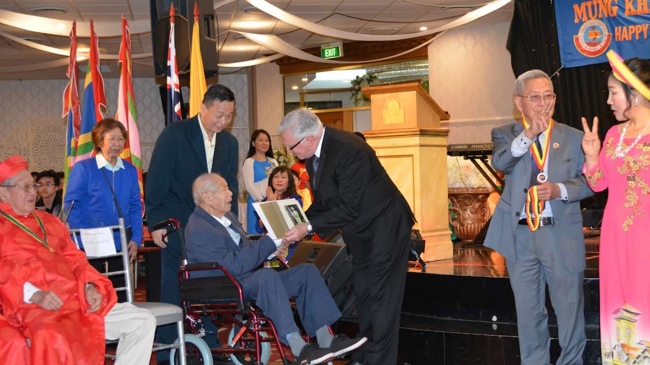 Lễ Thướng Thọ với dân biểu Chris