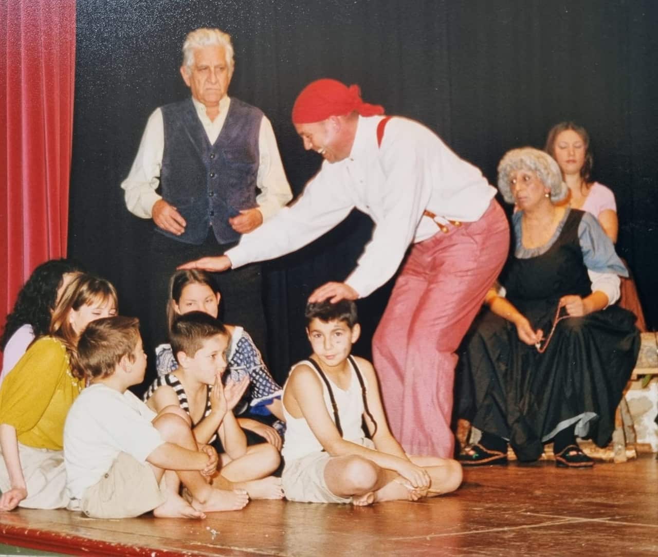 Emilio Lomonaco (centre) in Leichhardt Town Hall in 2000 with Annibale Migliucci, director of Luigi Pirandello's comedy Liolà.