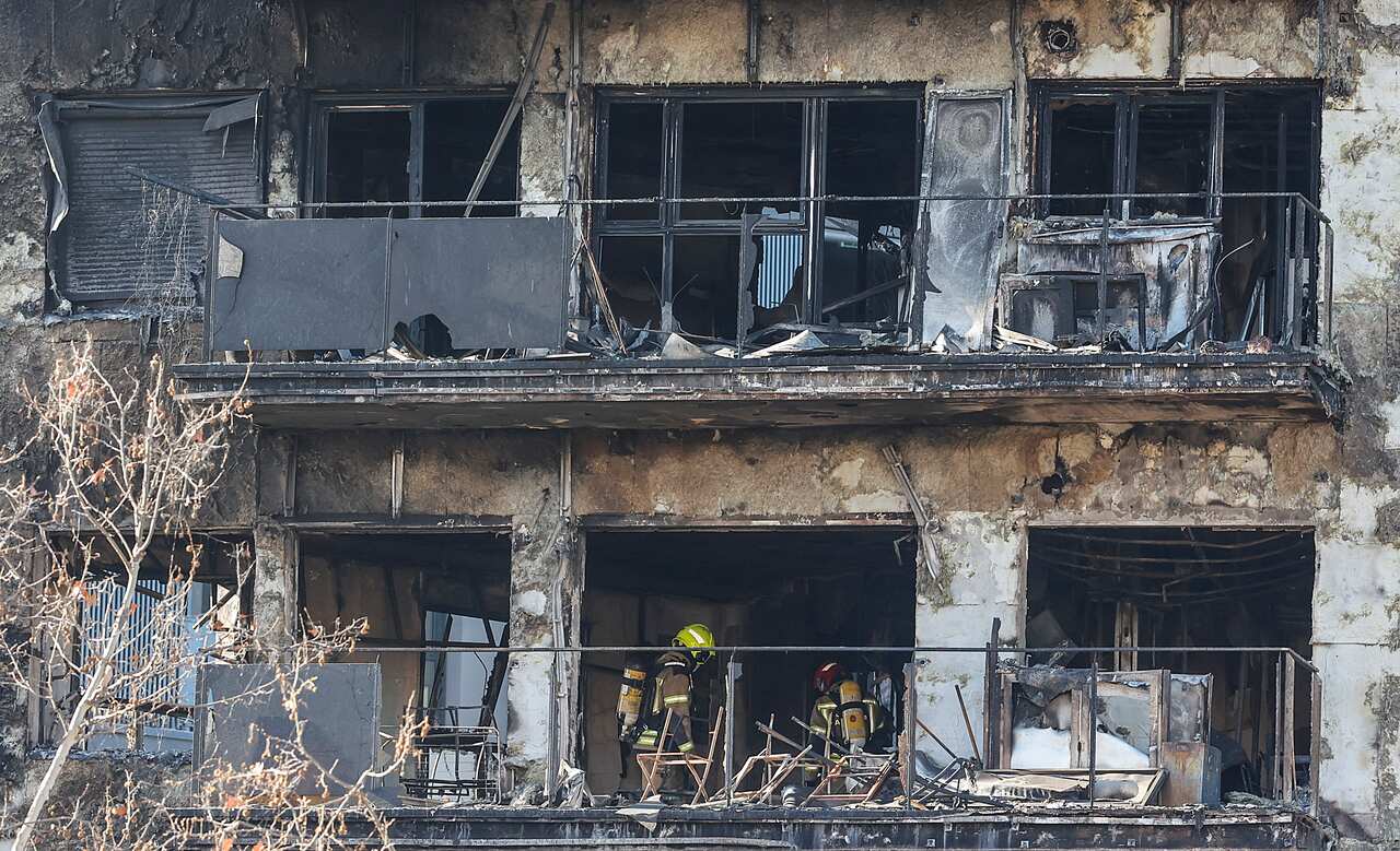 At Least 10 People Dead In High-Rise Fire - Valencia