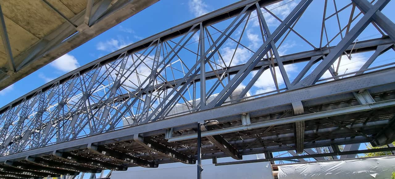 07 - Một trong hai cầu xe lửa.jpg