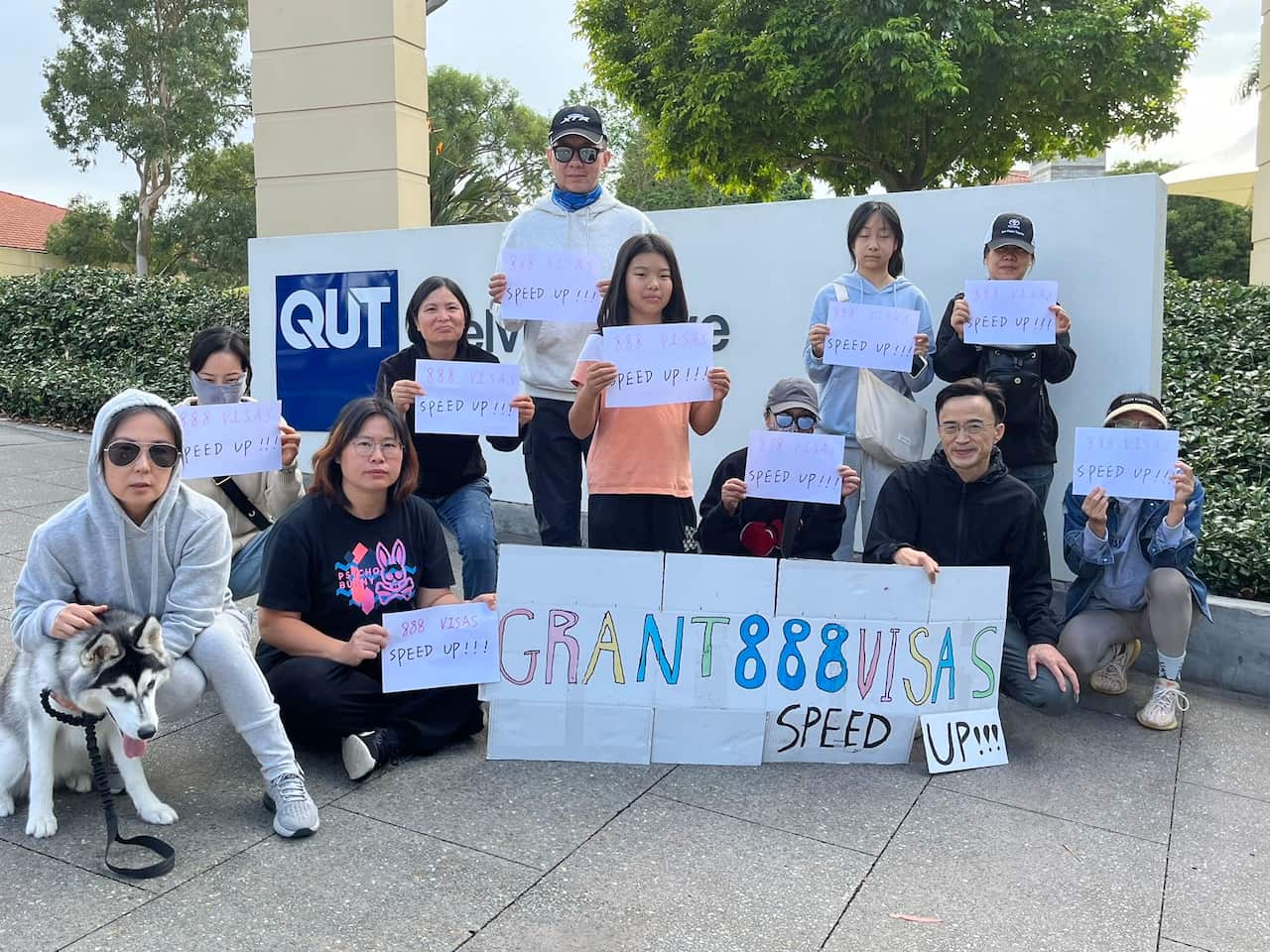 布里斯班 静坐抗议现场.JPG