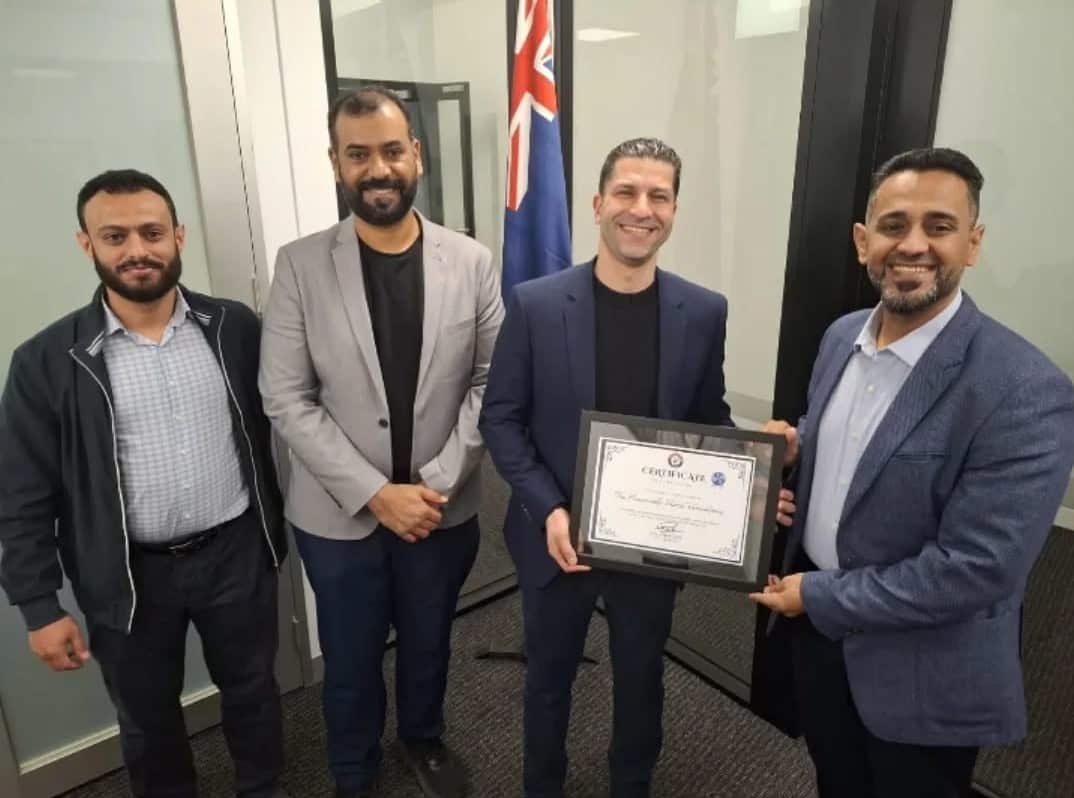 Mothaffar with PM Bassem Abdou2 .jpg