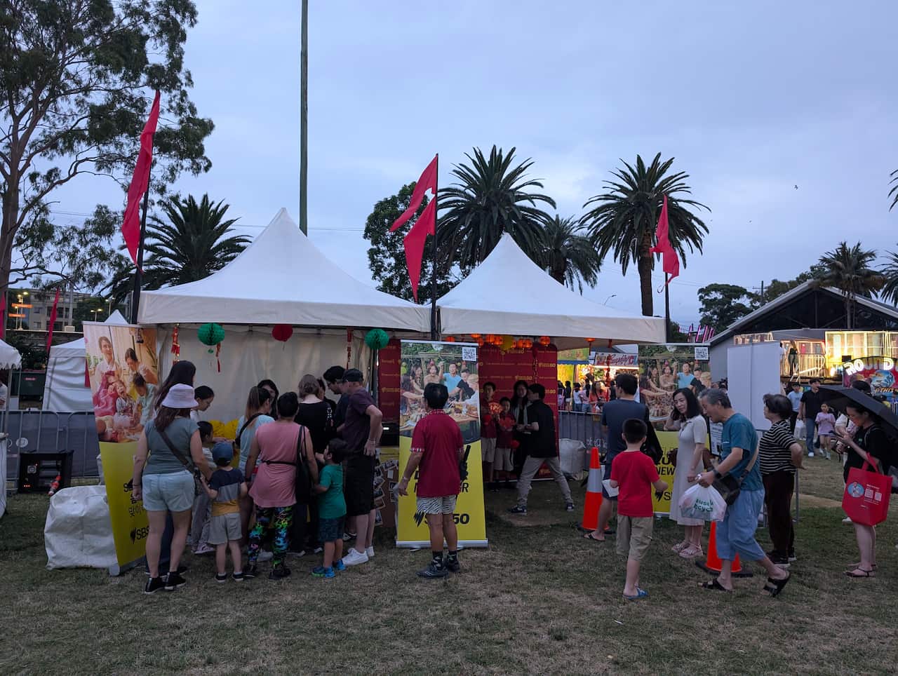 SBS在Eastwood农历新年庆祝活动现场的展台 (摄影:Helen Yu).jpg