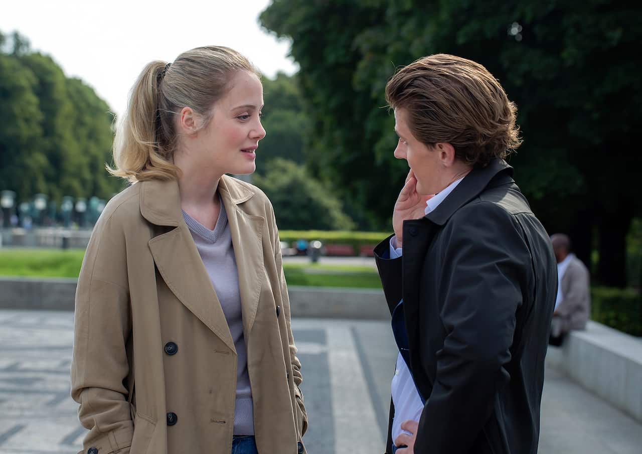 Norwegian actors Ingrid Giæver and Axel Bøyum in crime show Headhunters, talking in a park during the day and looking happy to be together.jpg