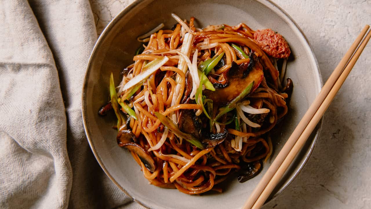 Braised mushroom noodles